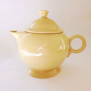 Fiestaware Large 36 oz. Teapot, Fiesta Yellow, Vintage, Made in U.S.A.